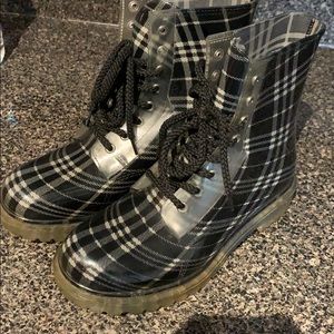 Dirty Laundry By Chinese Laundry Roadie Rain Boot